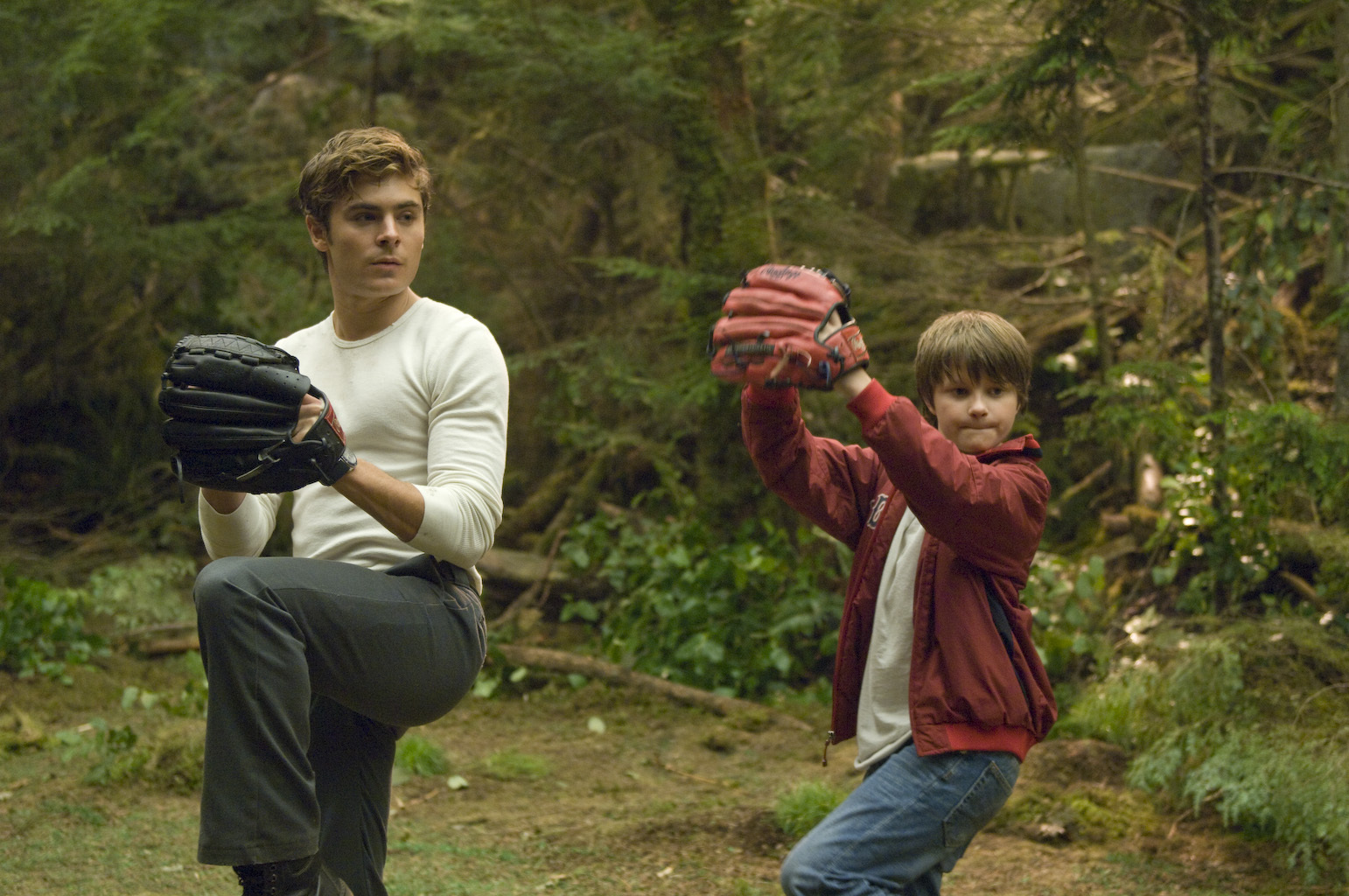 Still of Zac Efron and Charlie Tahan in Charlie St. Cloud (2010)