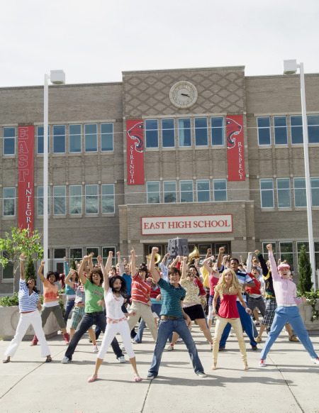 Still of Corbin Bleu, Monique Coleman, Ashley Tisdale, Vanessa Hudgens, Zac Efron and Lucas Grabeel in High School Musical 2 (2007)