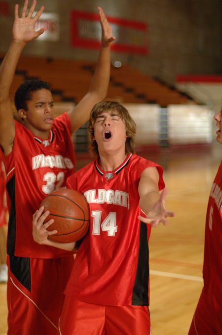 Still of Chris Warren and Zac Efron in High School Musical (2006)