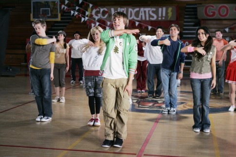 Still of Ashley Tisdale, Vanessa Hudgens, Zac Efron and Lucas Grabeel in High School Musical (2006)