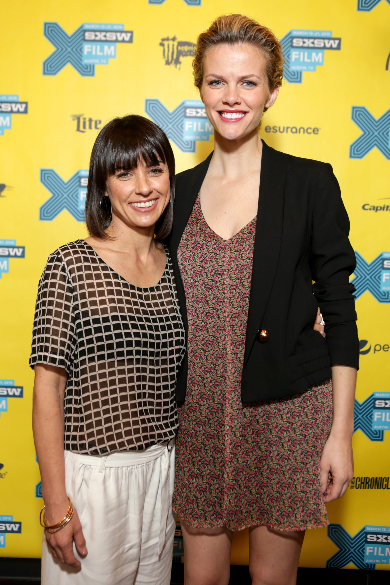 Constance Zimmer and Brooklyn Decker at event of Results (2015)