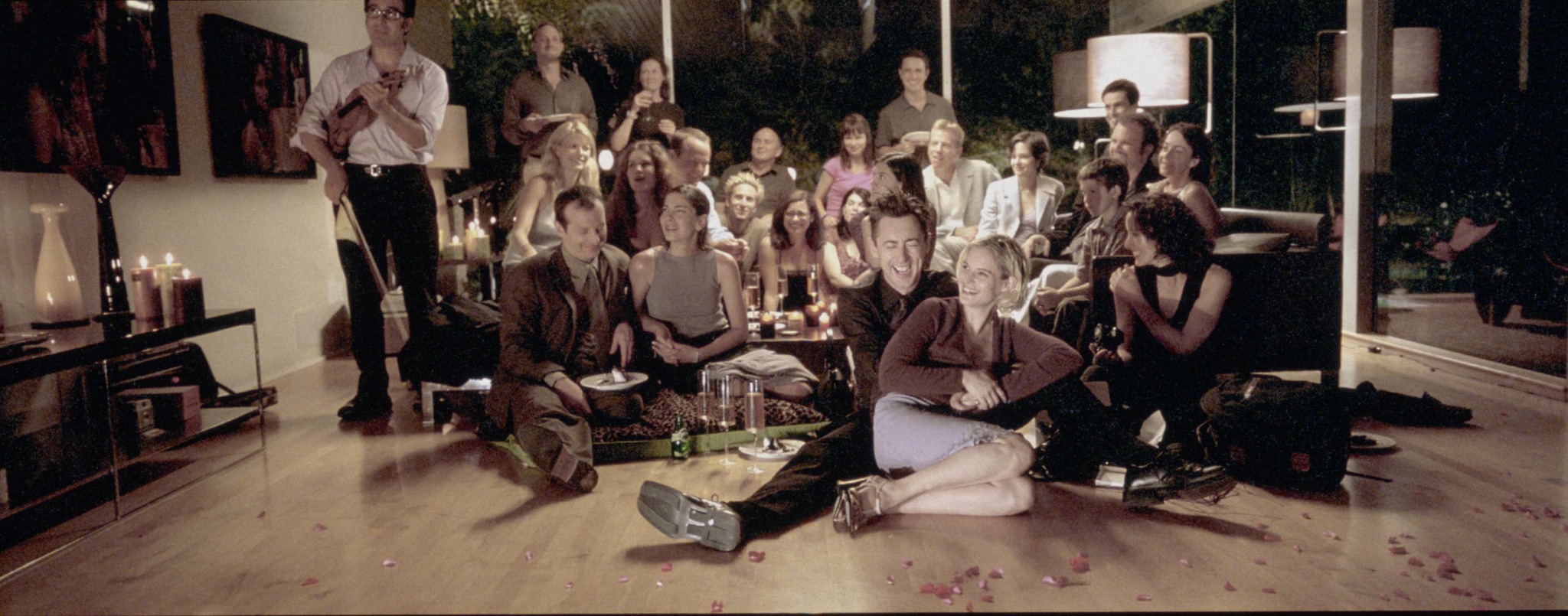 Still of Jennifer Jason Leigh and Alan Cumming in The Anniversary Party (2001)