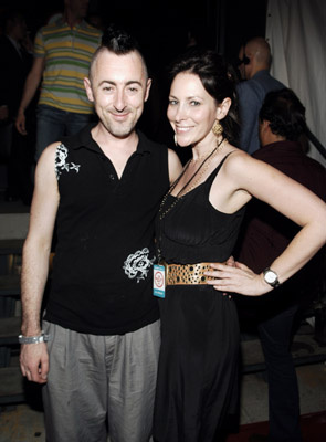 Laurie Levine (r)