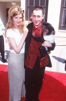 Rene Russo and Alan Cumming at event of Buddy (1997)