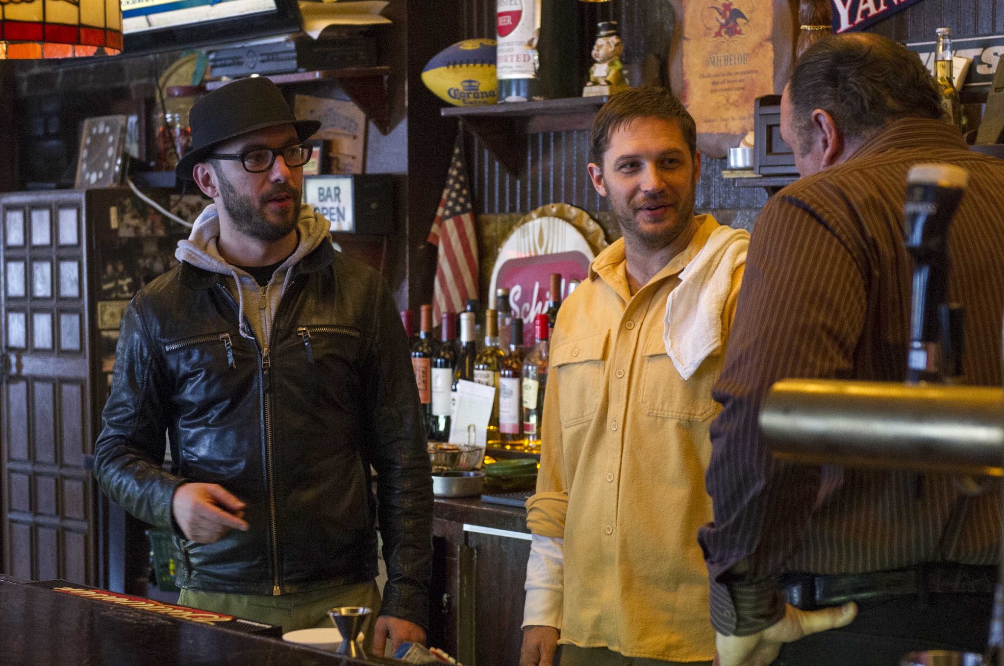 Still of James Gandolfini, Tom Hardy and Michaël R. Roskam in The Drop (2014)