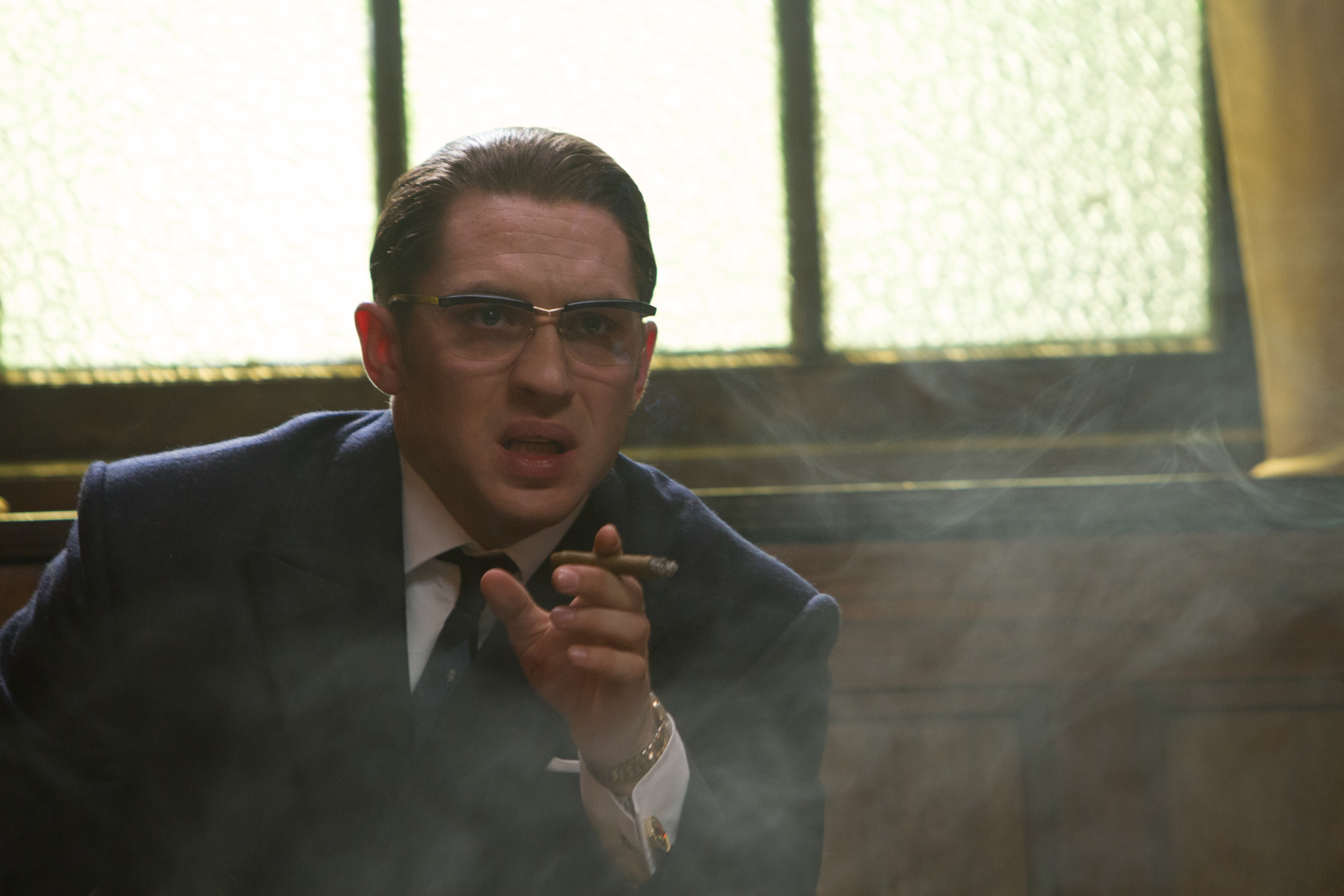 Still of Tom Hardy in Legenda (2015)