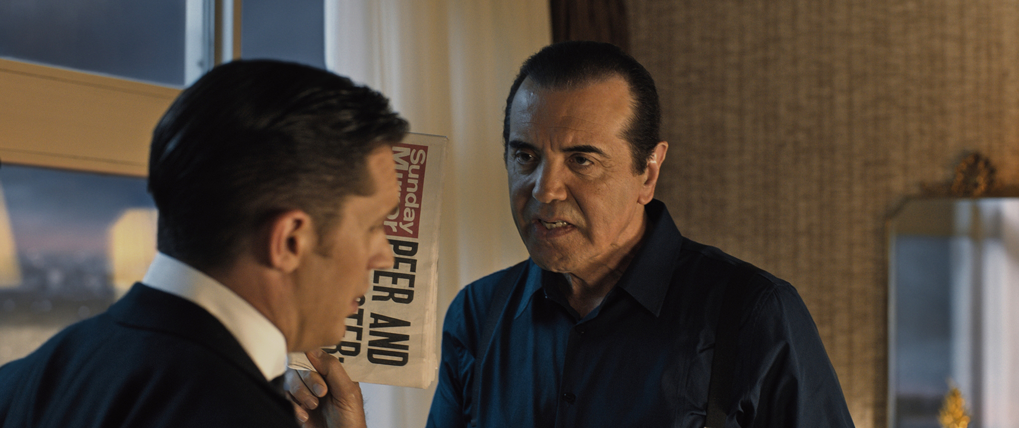 Still of Chazz Palminteri and Tom Hardy in Legenda (2015)