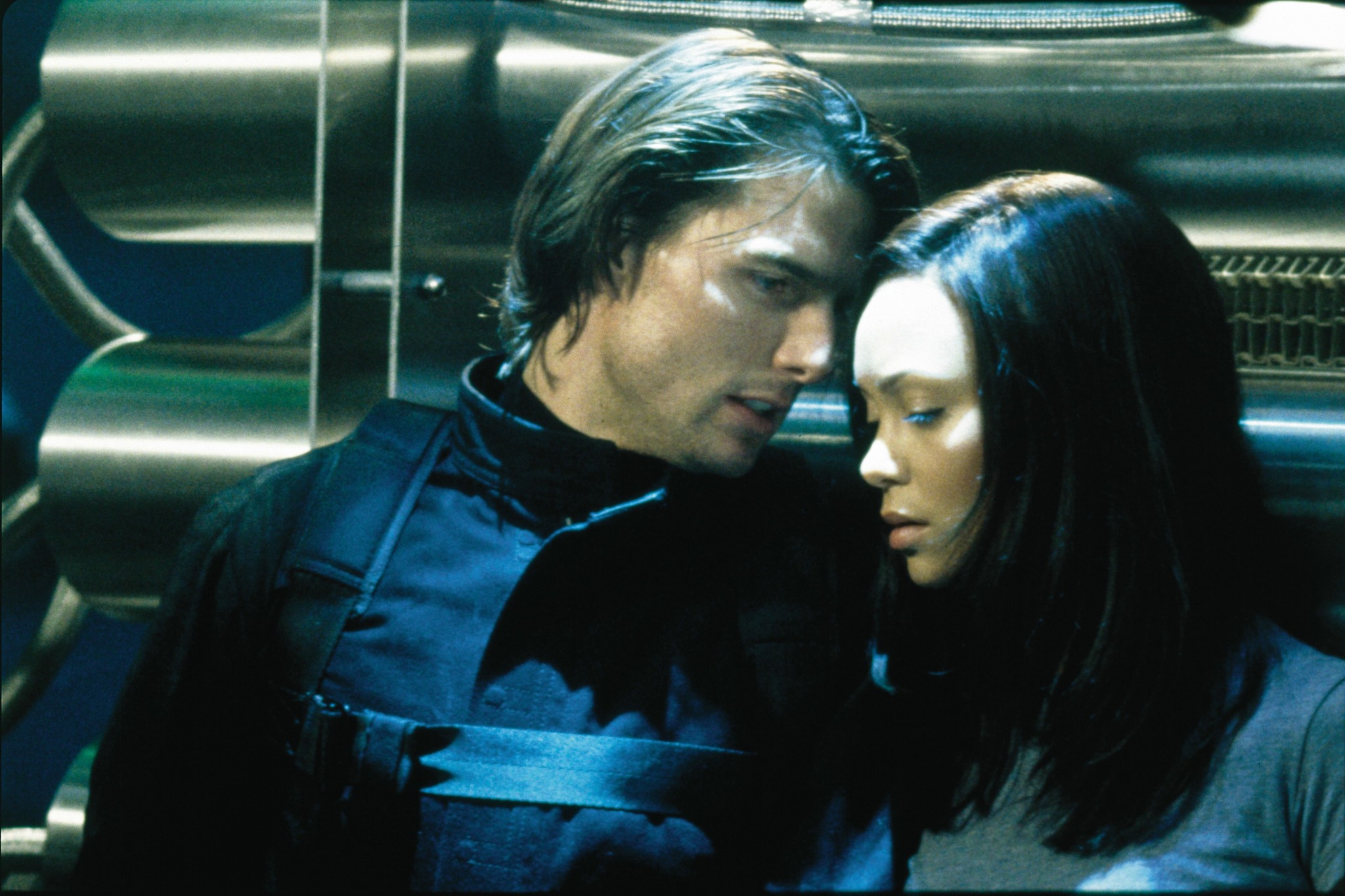 Still of Tom Cruise and Thandie Newton in Mission: Impossible II (2000)