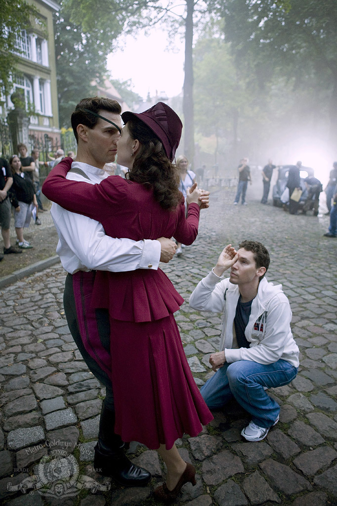 Tom Cruise, Bryan Singer and Carice van Houten in Valkirija (2008)