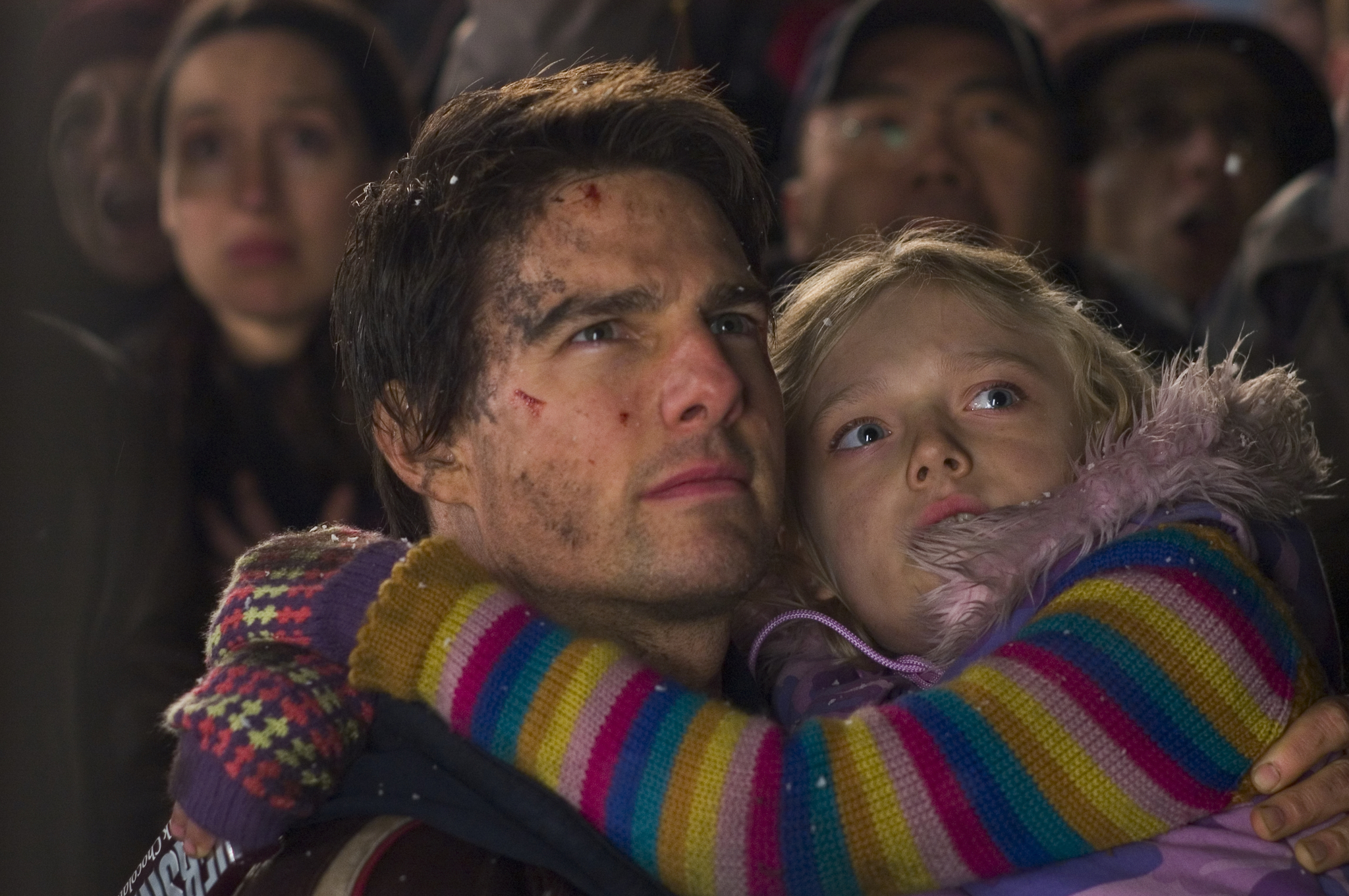 Still of Tom Cruise and Dakota Fanning in Pasauliu karas (2005)