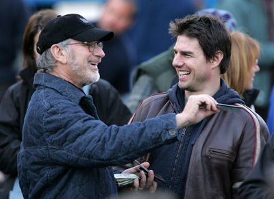 Tom Cruise and Steven Spielberg at event of Pasauliu karas (2005)