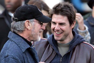 Tom Cruise and Steven Spielberg at event of Pasauliu karas (2005)