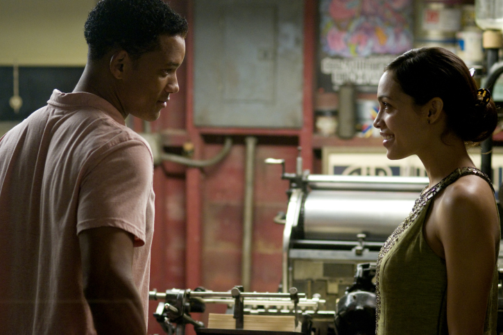 Still of Will Smith and Rosario Dawson in Septynios sielos (2008)