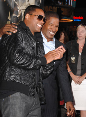 Will Smith and Jamie Foxx at event of Karalyste (2007)