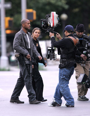 Will Smith and Alice Braga at event of As esu legenda (2007)