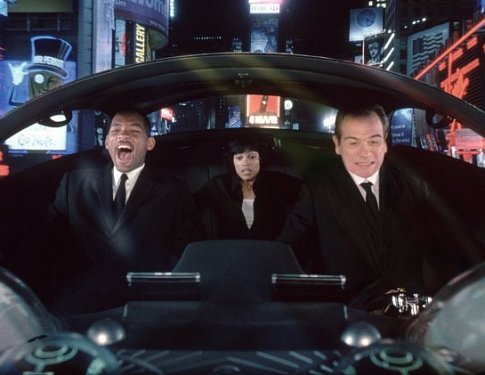 (L. to R.) Agent Jay (Will Smith), Laura Vasquez (Rosario Dawson) & Agent Kay (Tommy Lee Jones) head out to save the galaxy from a sinister seductress