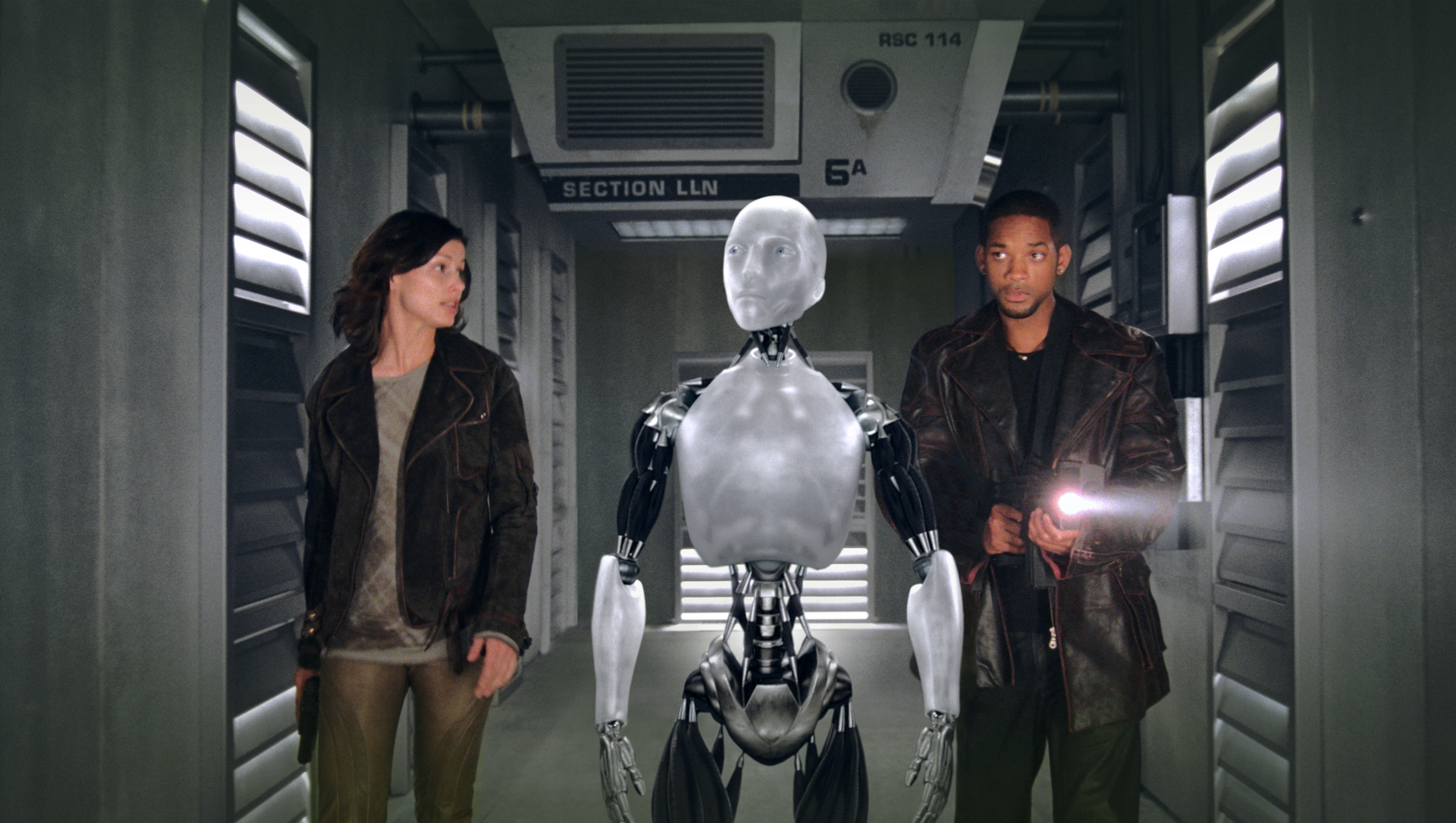 Still of Will Smith and Bridget Moynahan in I, Robot (2004)