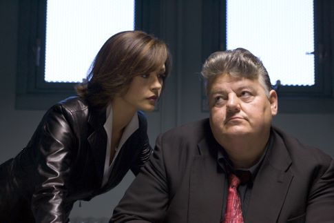 Still of Robbie Coltrane and Catherine Zeta-Jones in Ocean's Twelve (2004)