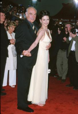 Sean Connery and Catherine Zeta-Jones at event of Entrapment (1999)