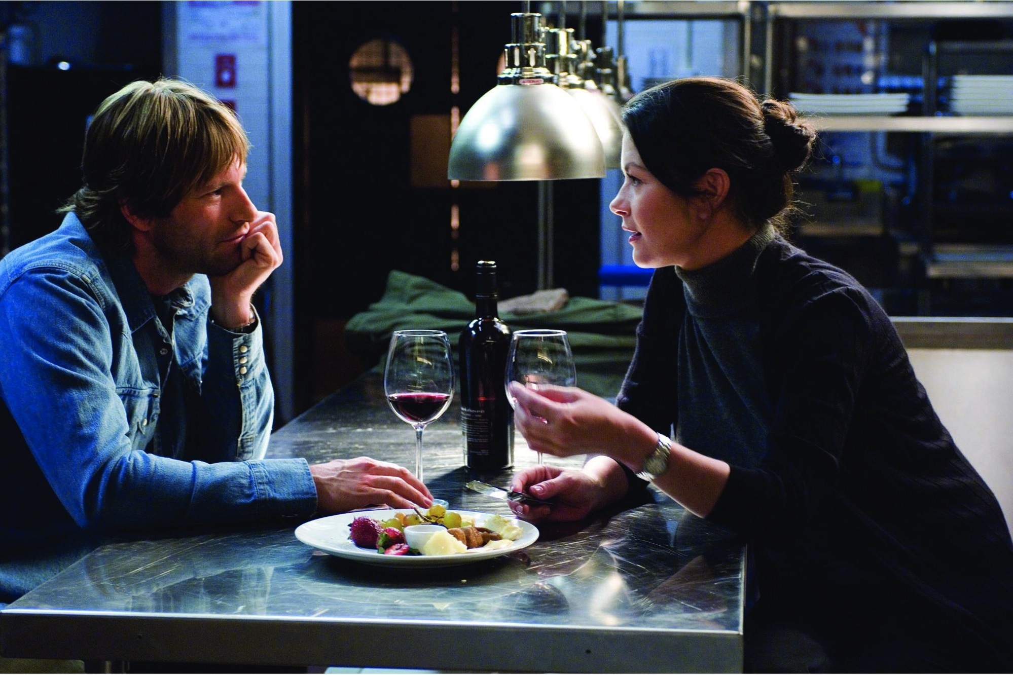 Still of Aaron Eckhart and Catherine Zeta-Jones in No Reservations (2007)