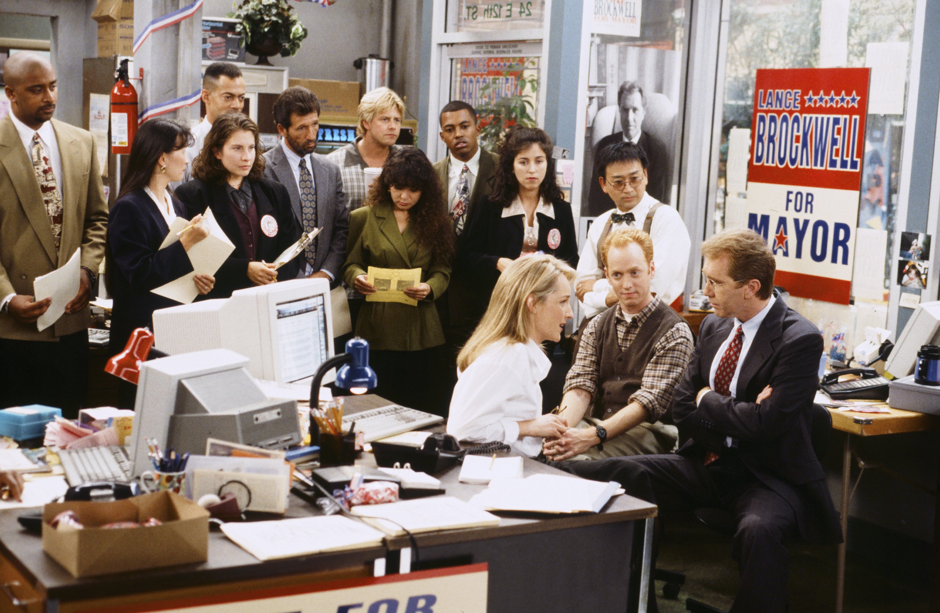 Still of Helen Hunt, Patrick Bristow and Harry Groener in Mad About You (1992)