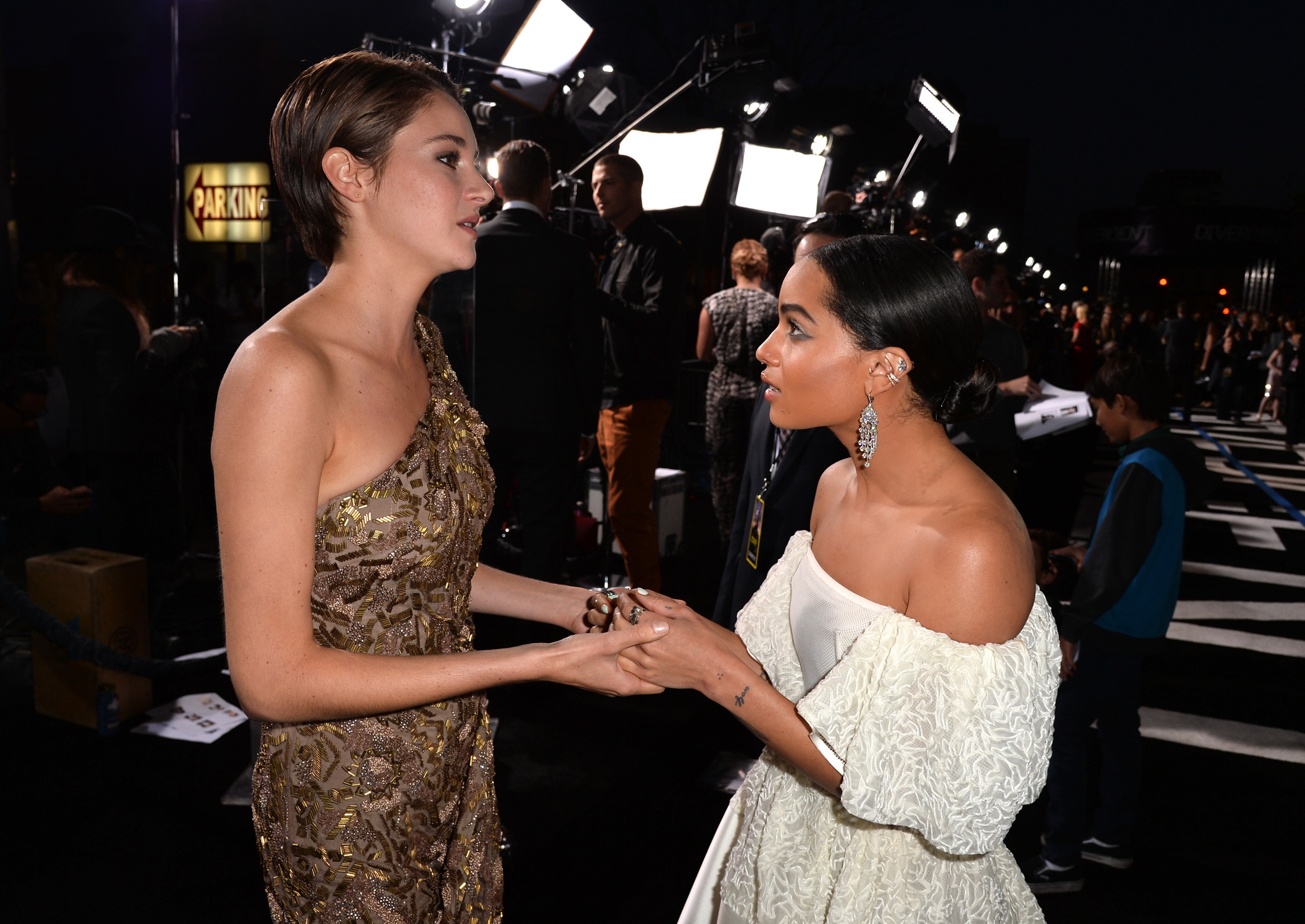 Shailene Woodley and Zoë Kravitz at event of Divergente (2014)