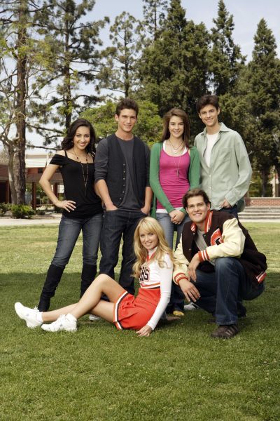 Still of Shailene Woodley, Megan Park, Ken Baumann, Francia Raisa, Greg Finley and Daren Kagasoff in The Secret Life of the American Teenager (2008)