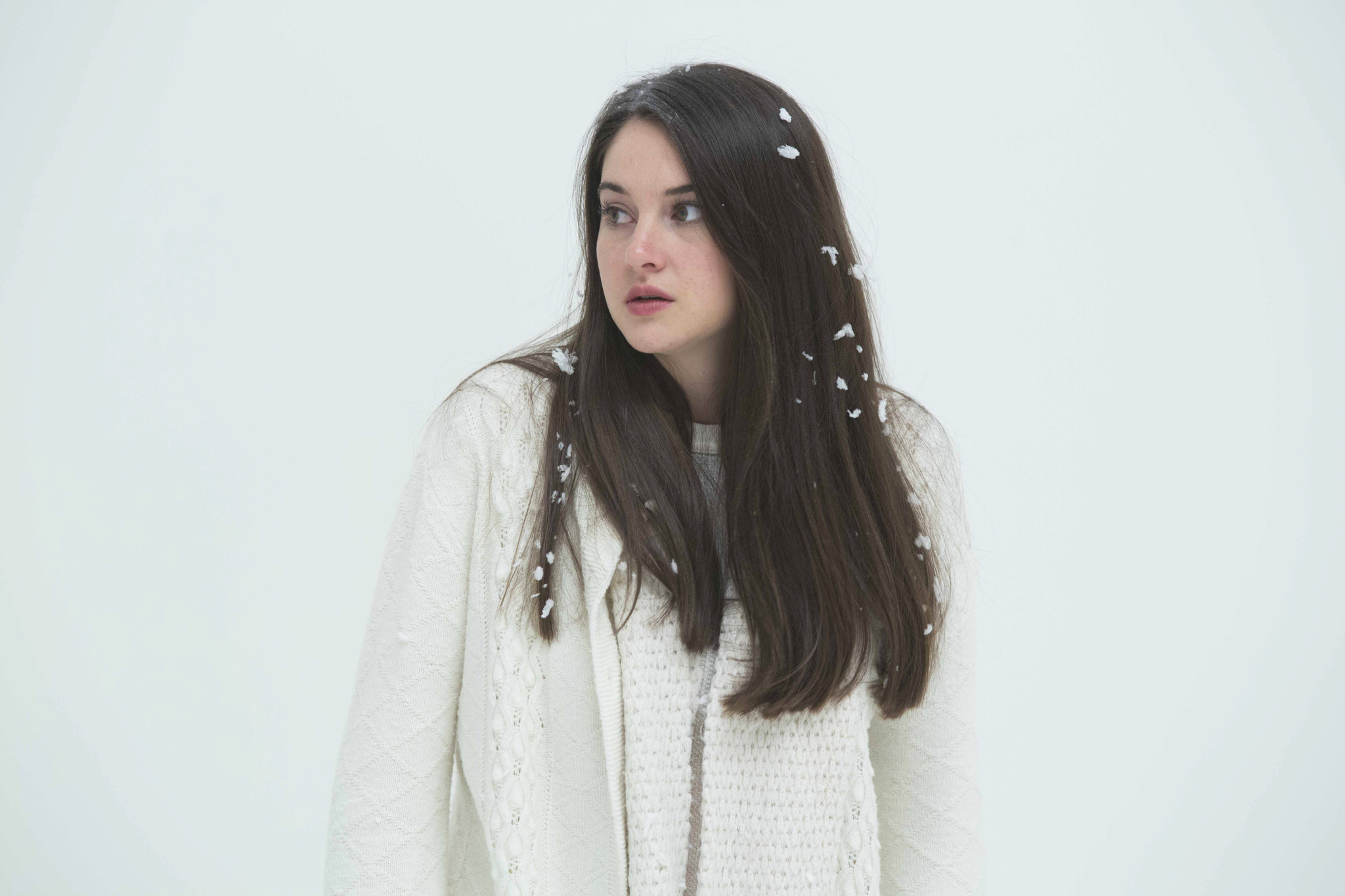 Still of Shailene Woodley in White Bird in a Blizzard (2014)