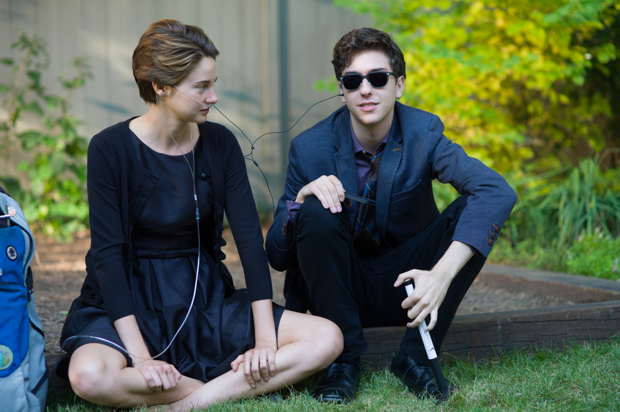 Still of Shailene Woodley and Nat Wolff in Del musu likimo ir zvaigzdes kaltos (2014)