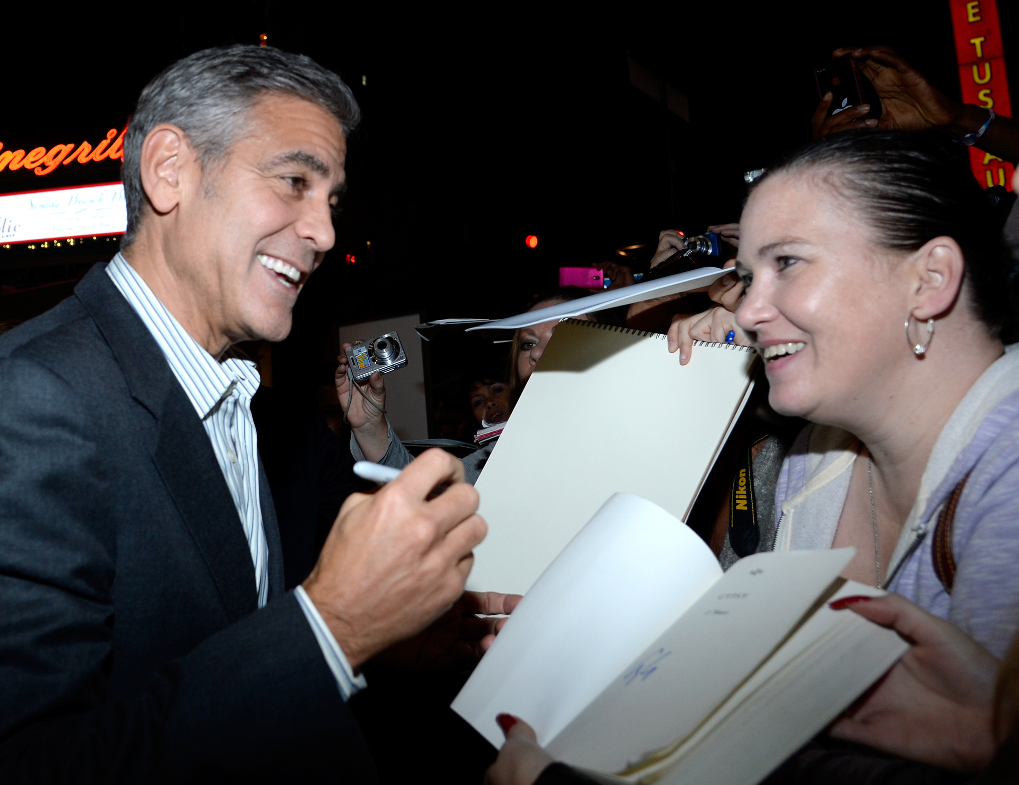 George Clooney at event of Seimos albumas: rugpjutis (2013)
