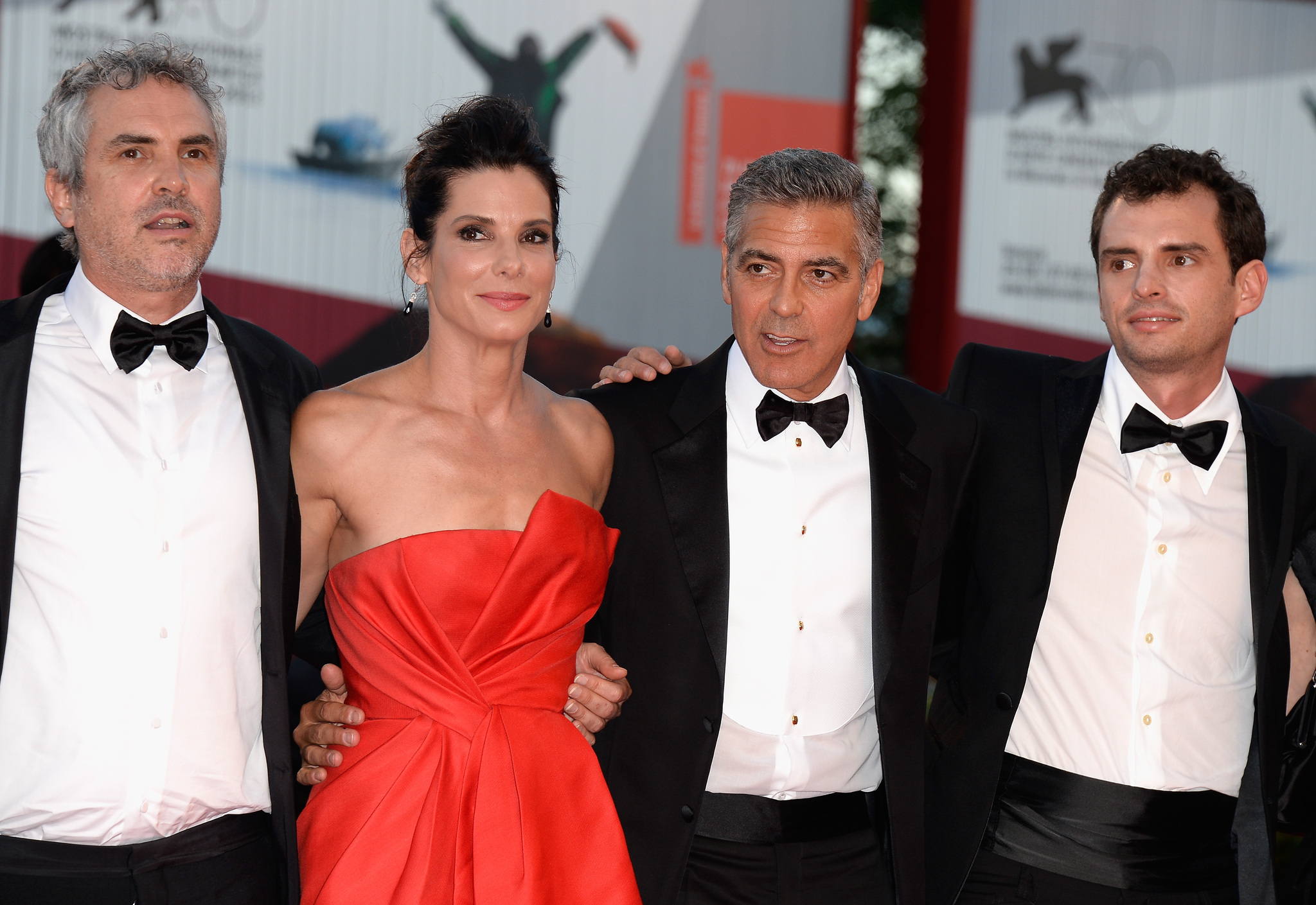 Sandra Bullock, George Clooney, Alfonso Cuarón and Jonás Cuarón at event of Gravitacija (2013)