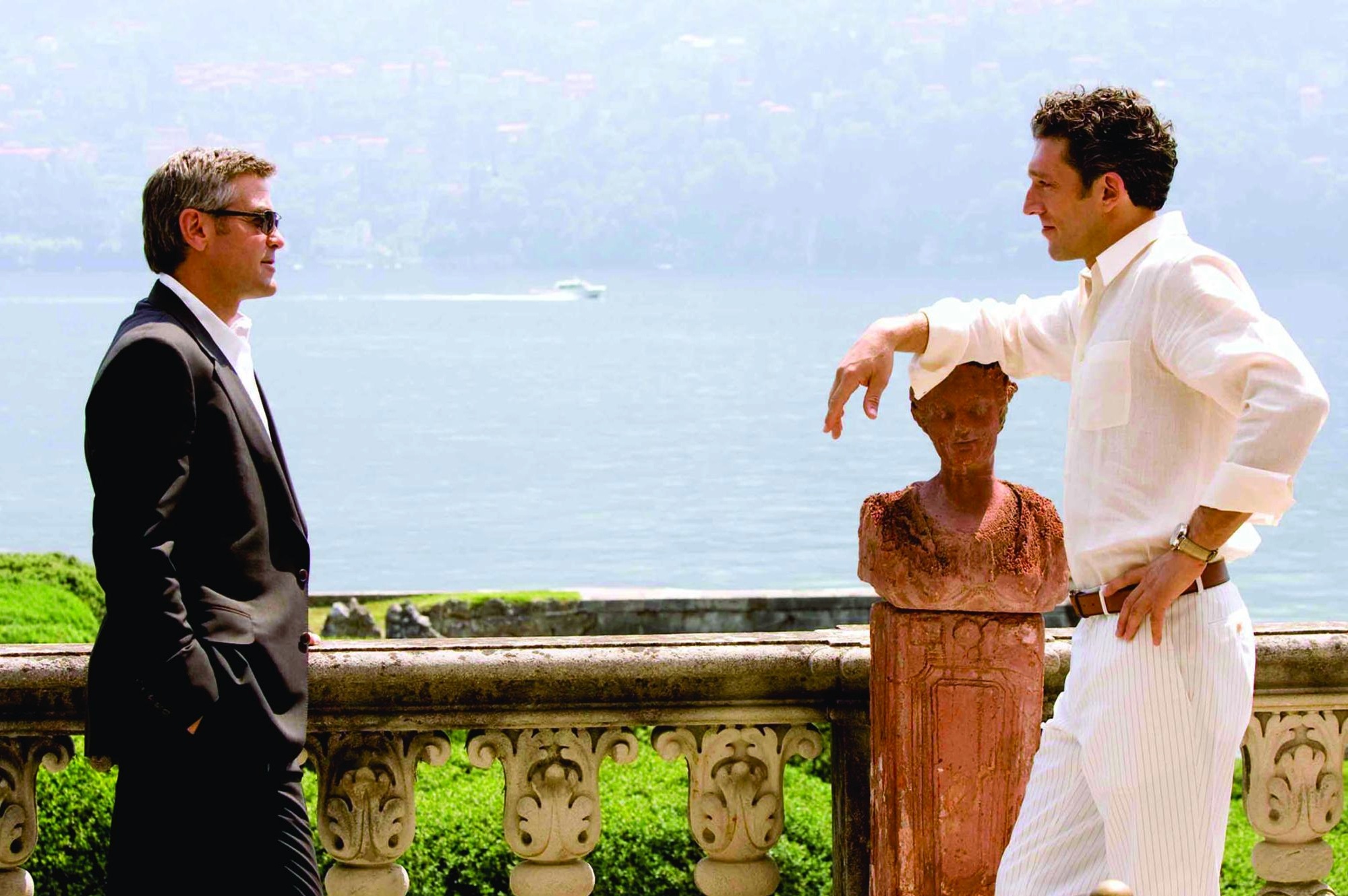Still of George Clooney and Vincent Cassel in Ocean's Twelve (2004)