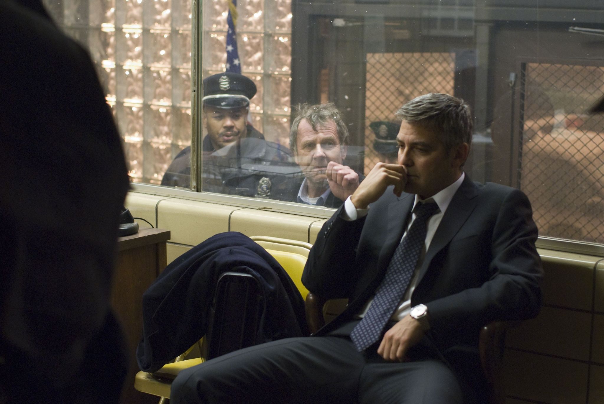 Still of George Clooney and Tom Wilkinson in Michael Clayton (2007)