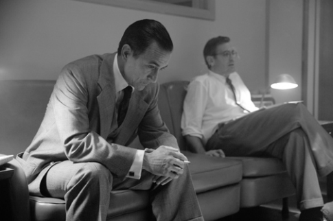 Still of George Clooney and David Strathairn in Good Night, and Good Luck. (2005)