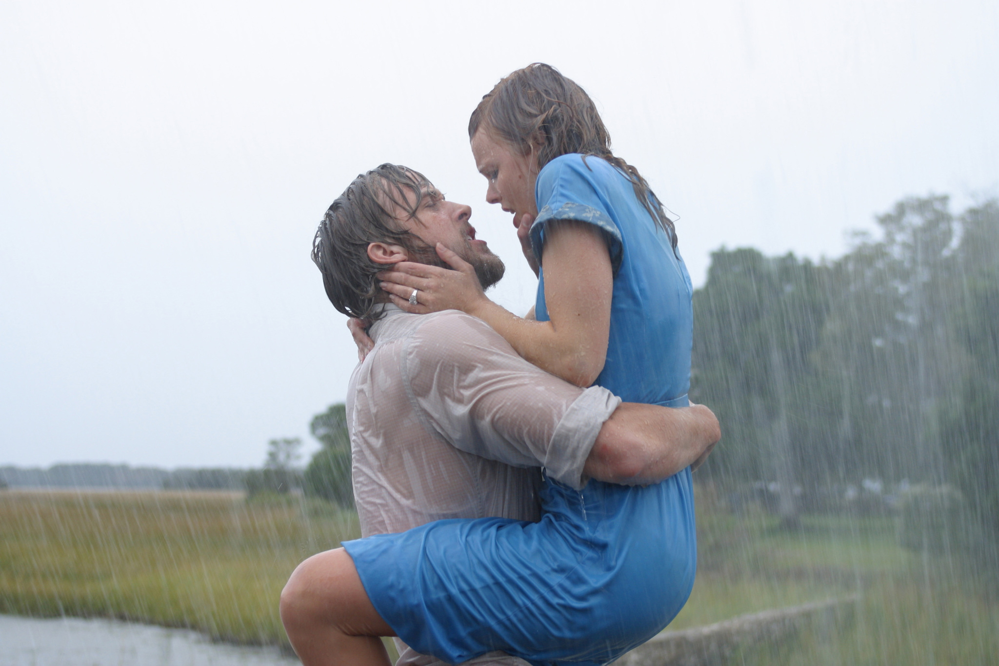 Still of Ryan Gosling and Rachel McAdams in Uzrasu knygele (2004)