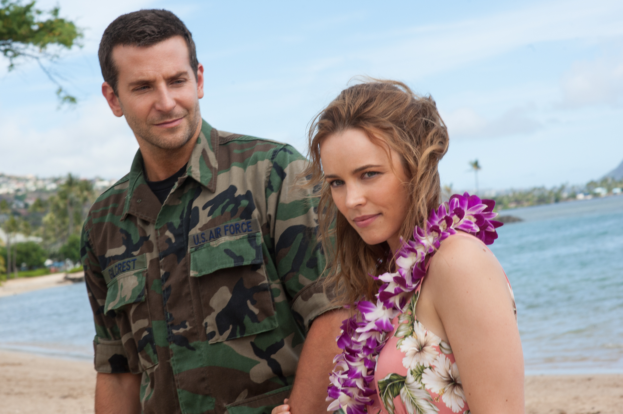 Still of Bradley Cooper and Rachel McAdams in Aloha (2015)