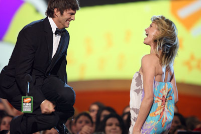Cameron Diaz and Ashton Kutcher at event of Nickelodeon Kids' Choice Awards 2008 (2008)