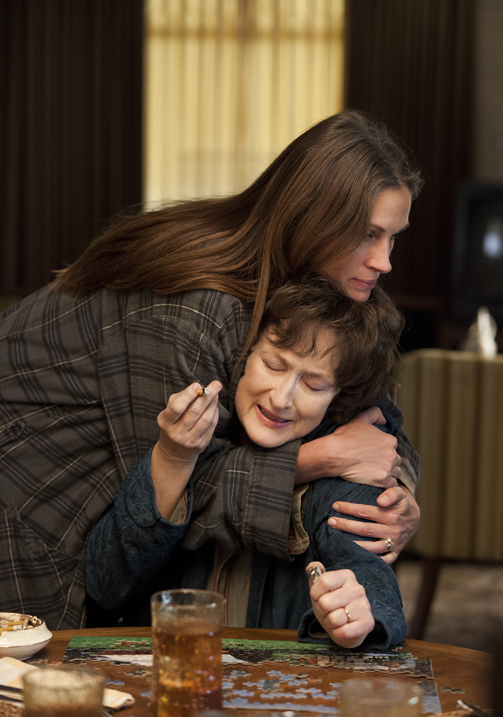 Still of Julia Roberts and Meryl Streep in Seimos albumas: rugpjutis (2013)