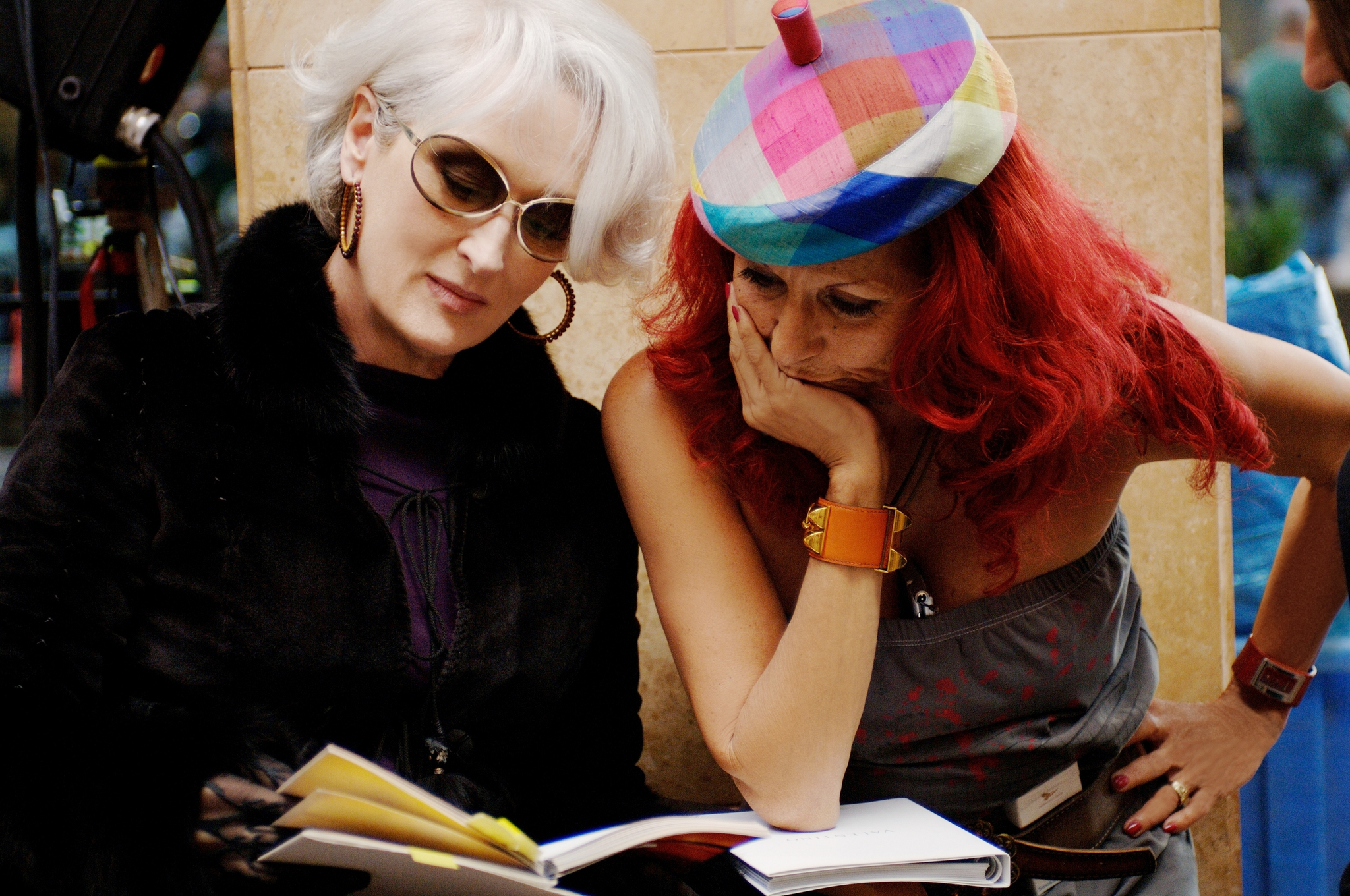 Still of Meryl Streep and Patricia Field in Ir velnias devi Prada (2006)