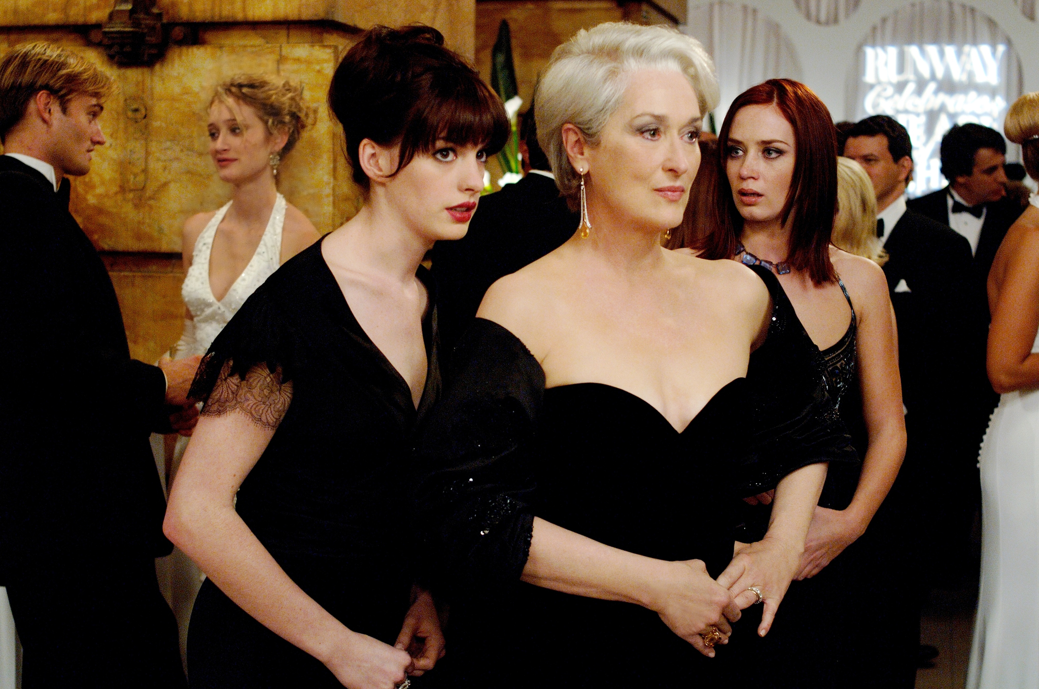 Still of Meryl Streep, Anne Hathaway and Emily Blunt in Ir velnias devi Prada (2006)
