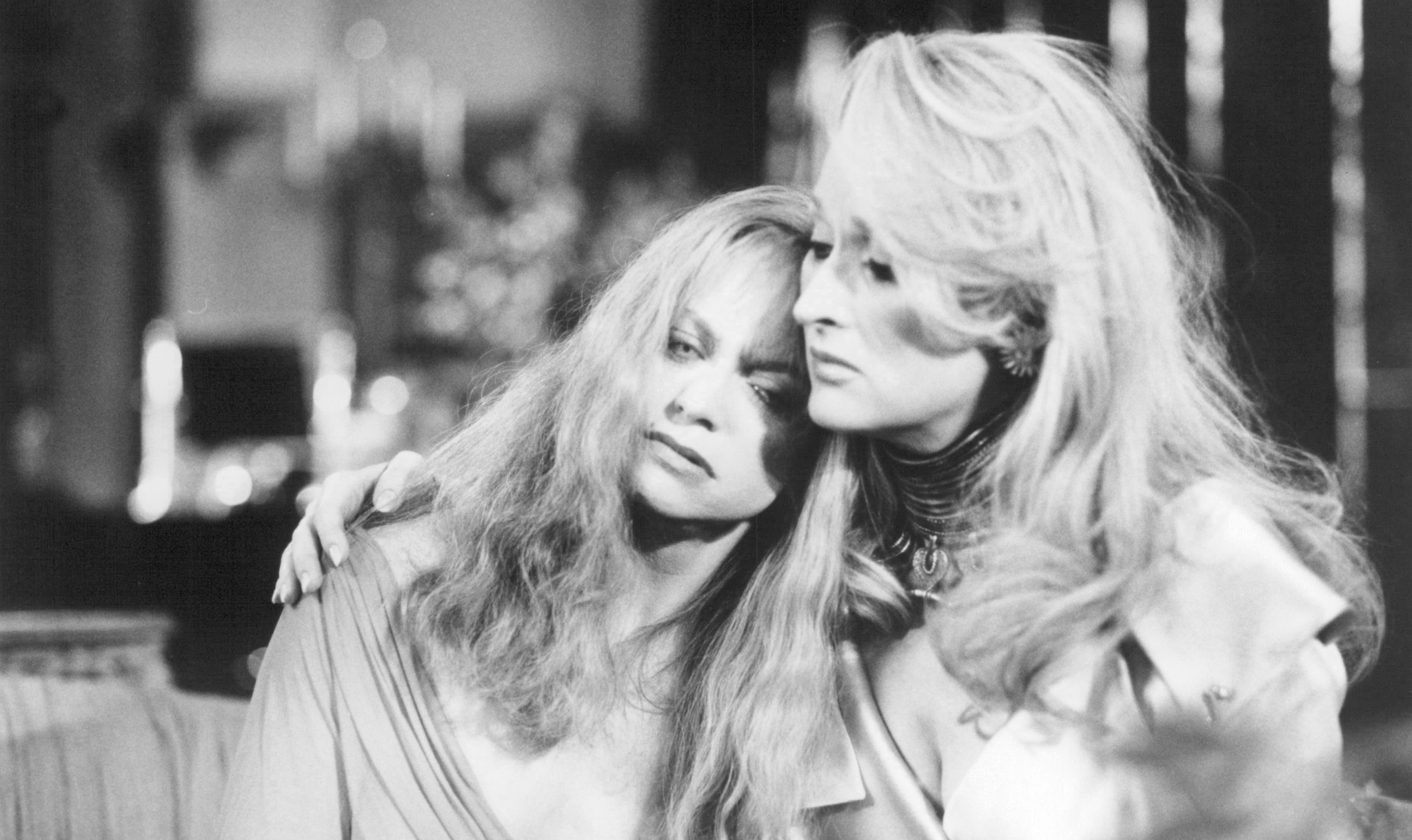 Still of Goldie Hawn and Meryl Streep in Death becomes her (1992)