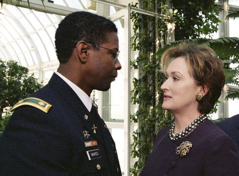 Still of Denzel Washington and Meryl Streep in The Manchurian Candidate (2004)
