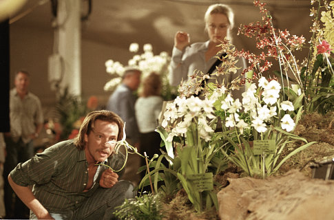 John Laroche (Chris Cooper) tries to help journalist Susan Orlean (Meryl Streep) understand the true beauty of the orchid species.