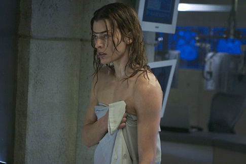 Still of Milla Jovovich in Absoliutus blogis 2: Apokalipse (2004)