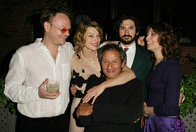 Milla Jovovich, Illeana Douglas, Jared Harris and Greg Pritikin at event of Dummy (2002)