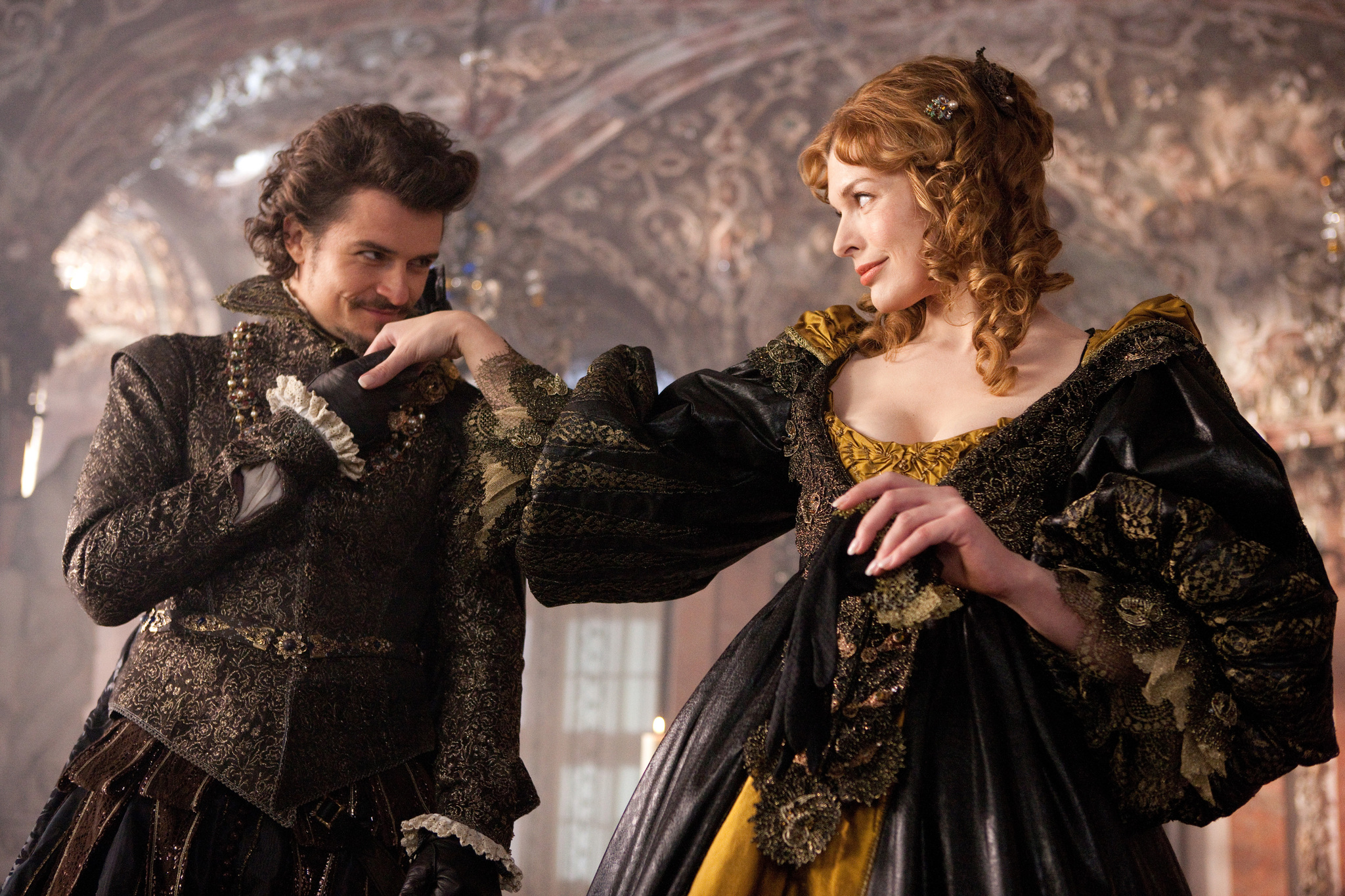 Still of Milla Jovovich and Orlando Bloom in Trys muskietininkai 3D (2011)