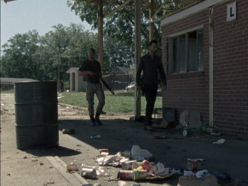 Still of Andrew Lincoln and Jon Bernthal in Vaikstantys numireliai (2010)