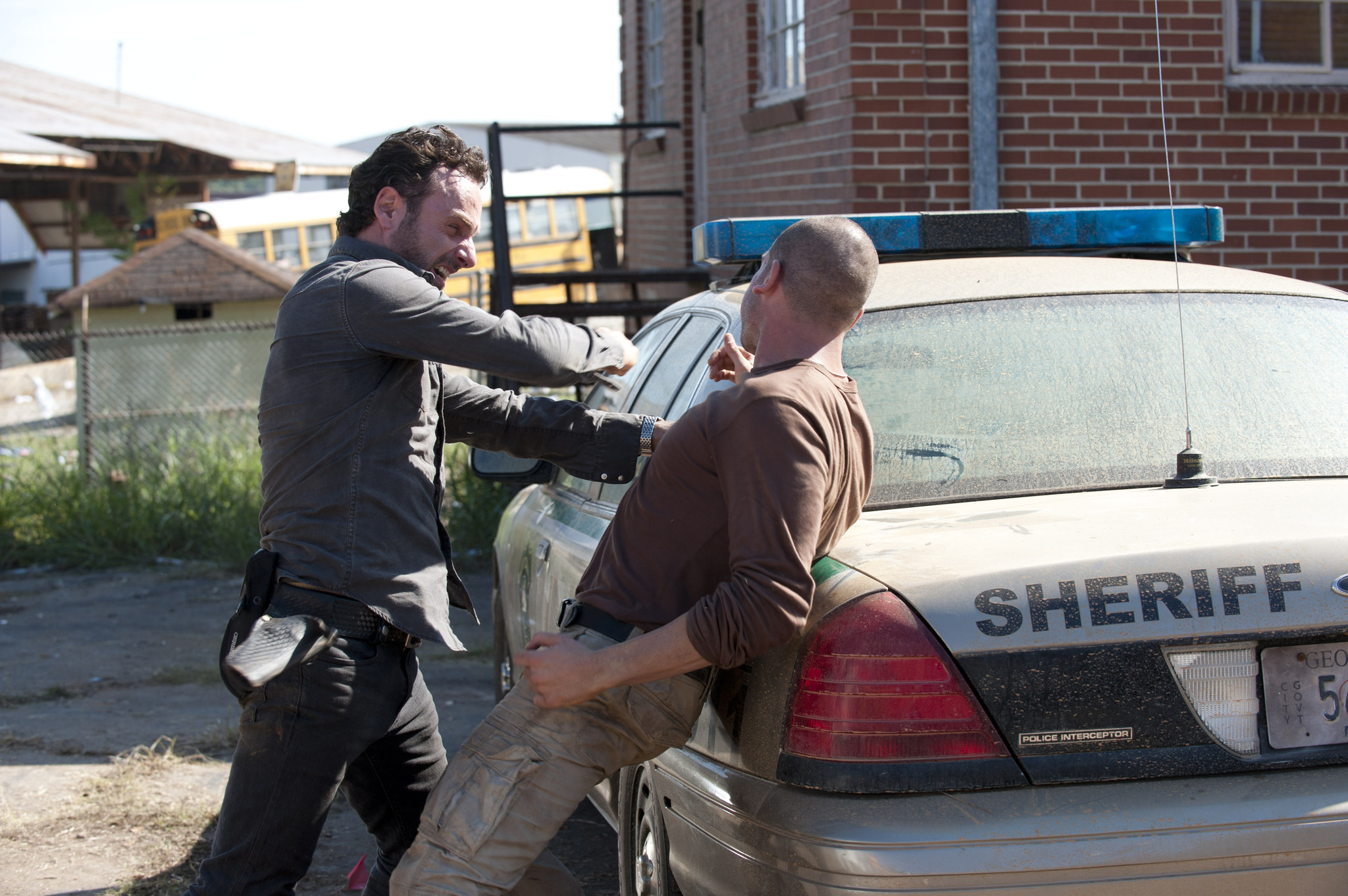 Still of Andrew Lincoln and Jon Bernthal in Vaikstantys numireliai (2010)