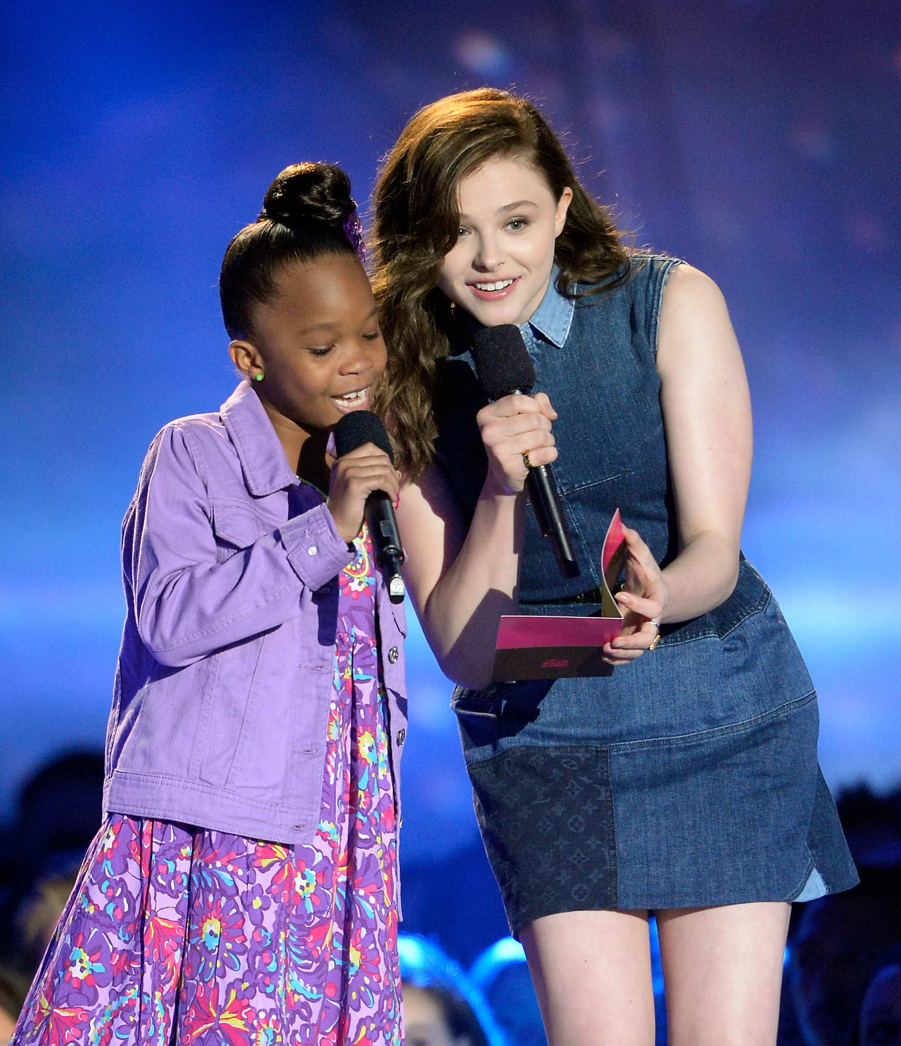 Chloë Grace Moretz and Quvenzhané Wallis at event of 2013 MTV Movie Awards (2013)