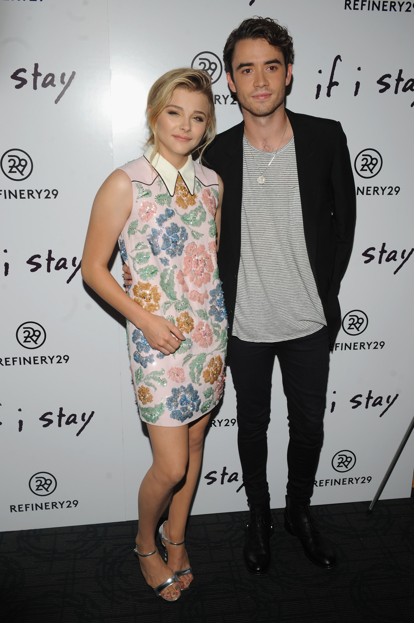 Chloë Grace Moretz and Jamie Blackley at event of Jei pasilikciau (2014)